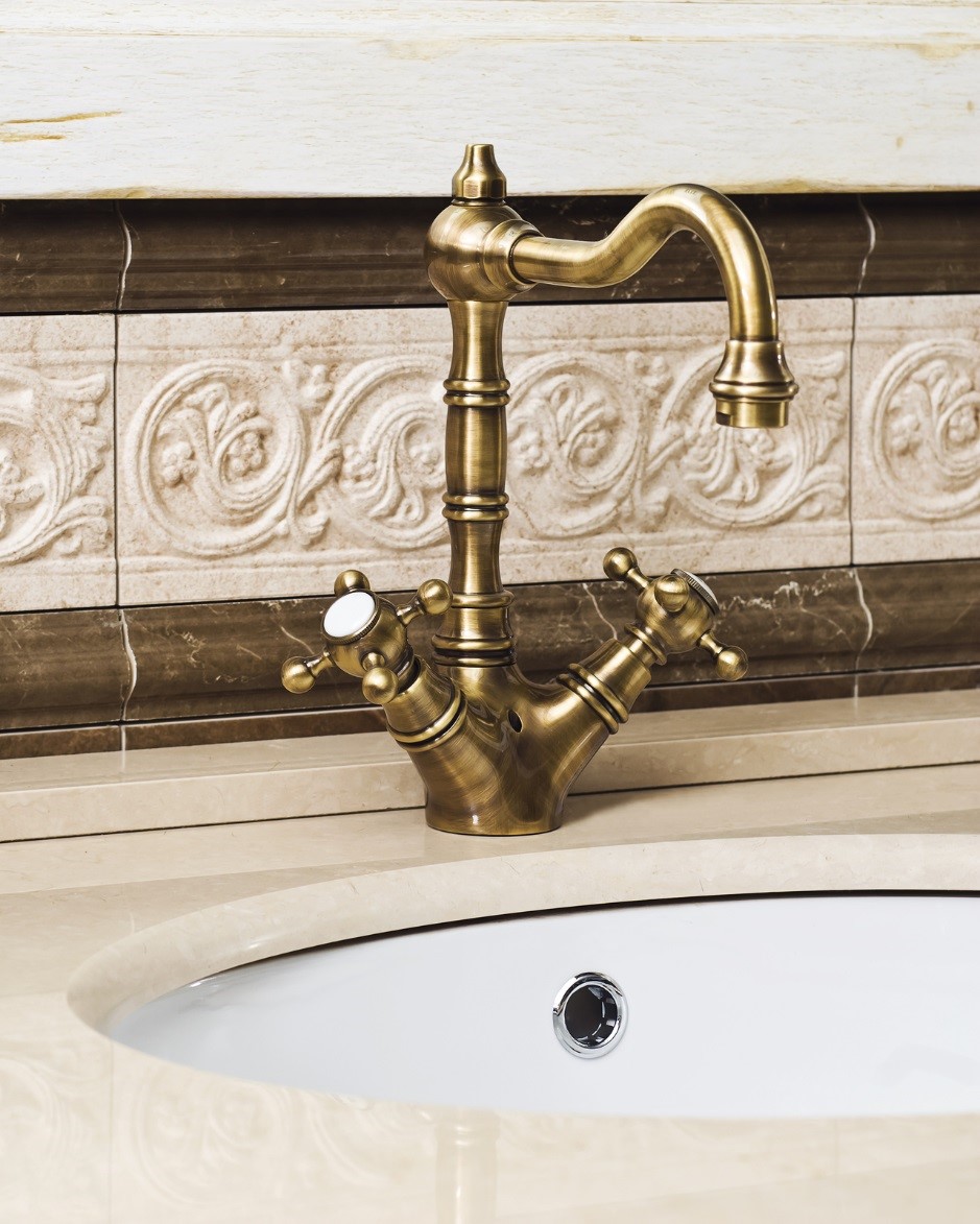 residential-bathroom-with-quality-brass-tubing
