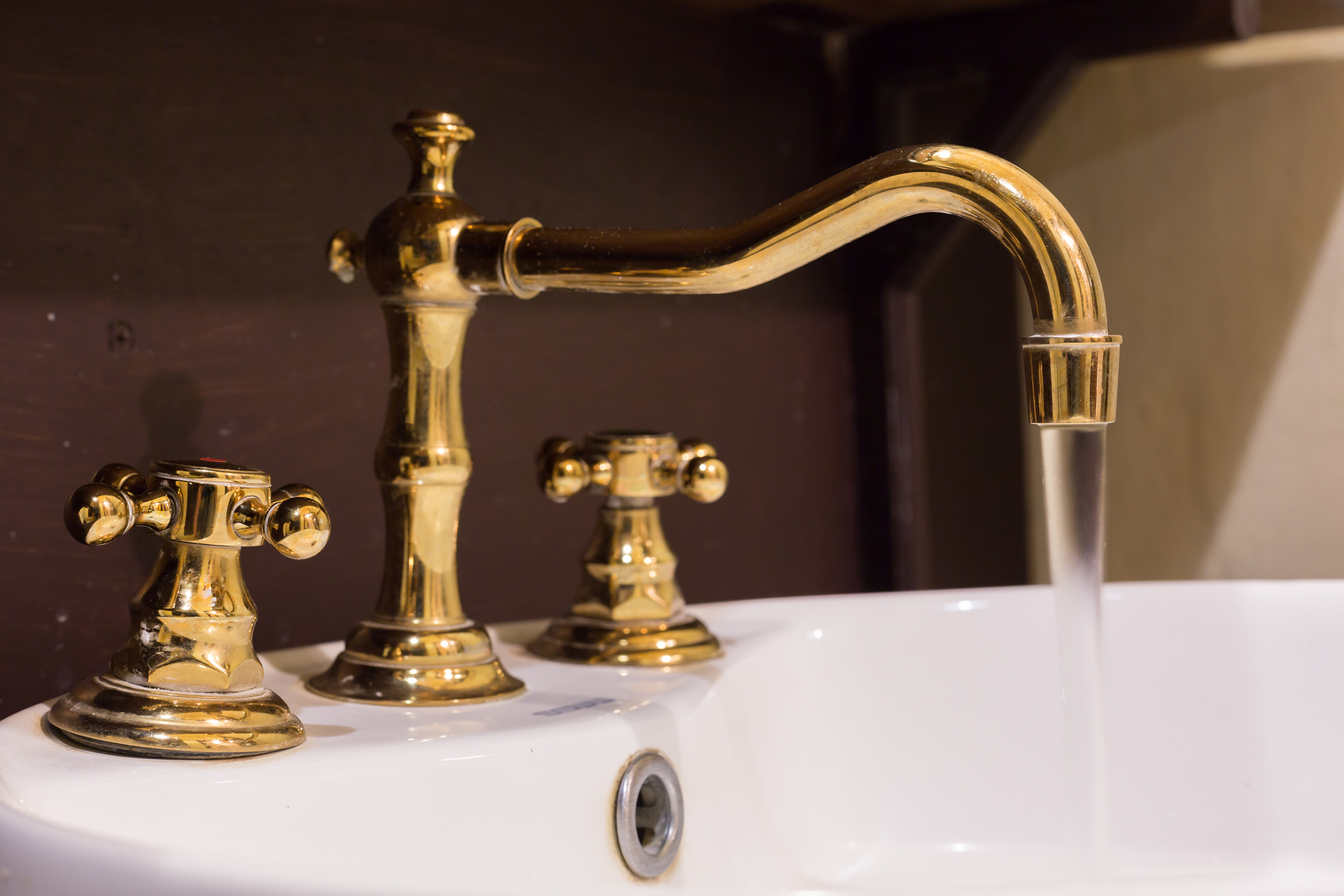 Gold Faucet And Washbasin Design Retro Vintage Decorated Luxury